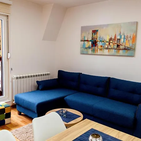 Happy Day Apartment *